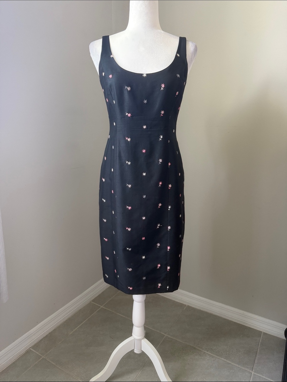 Laundry by Shelli Segal 100% Silk Embroidered Floral Sheath Dress Size 4